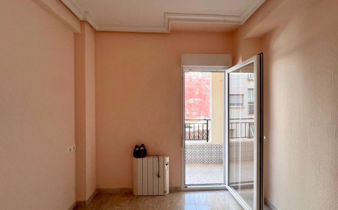 Resale - Apartment -
Torrevieja - Paseo Maritimo