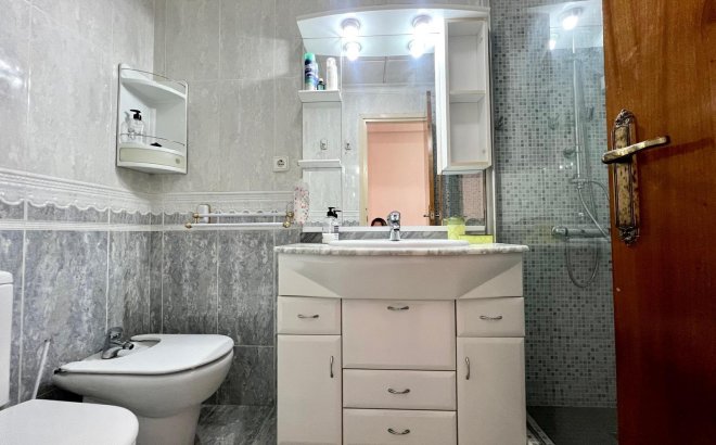 Resale - Apartment -
Torrevieja - Paseo Maritimo