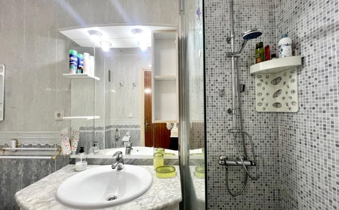 Resale - Apartment -
Torrevieja - Paseo Maritimo