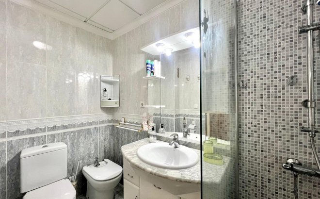 Resale - Apartment -
Torrevieja - Paseo Maritimo