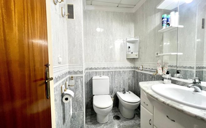 Resale - Apartment -
Torrevieja - Paseo Maritimo