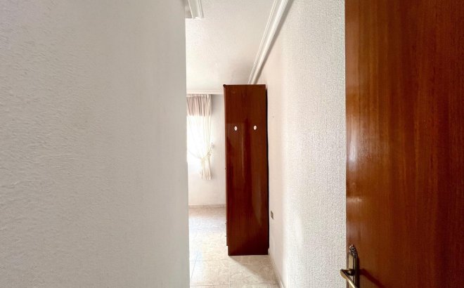 Resale - Apartment -
Torrevieja - Paseo Maritimo