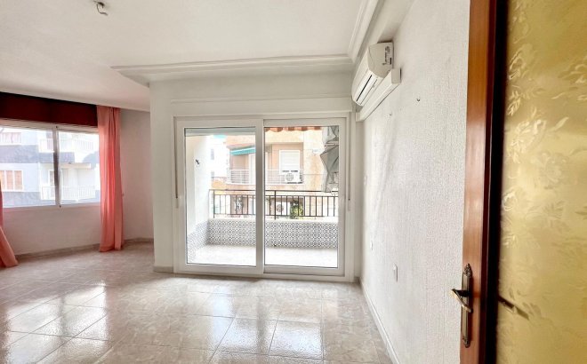 Resale - Apartment -
Torrevieja - Paseo Maritimo