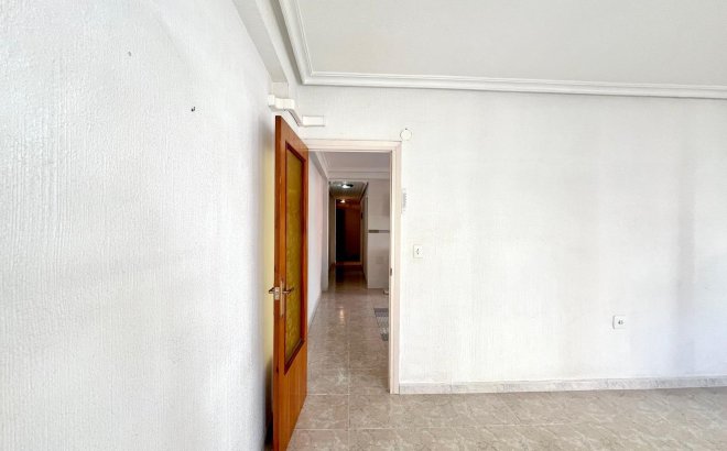 Resale - Apartment -
Torrevieja - Paseo Maritimo