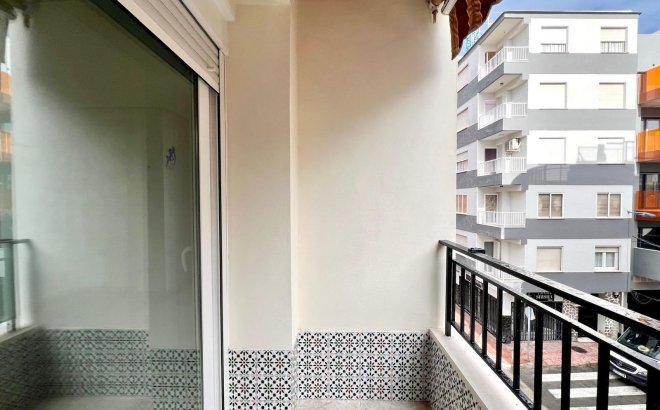 Resale - Apartment -
Torrevieja - Paseo Maritimo