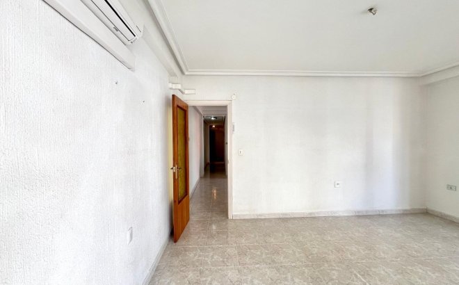 Resale - Apartment -
Torrevieja - Paseo Maritimo