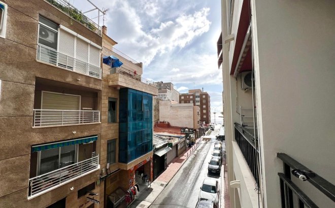 Resale - Apartment -
Torrevieja - Paseo Maritimo