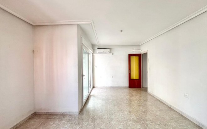 Resale - Apartment -
Torrevieja - Paseo Maritimo