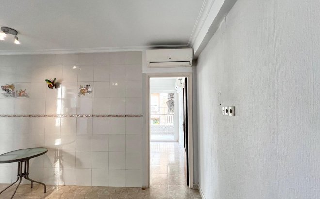 Resale - Apartment -
Torrevieja - Paseo Maritimo