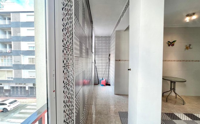 Resale - Apartment -
Torrevieja - Paseo Maritimo