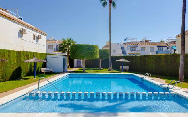 Resale - Bungalow -
Torrevieja - La Siesta - El Salado - Torreta