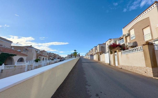 Resale - Bungalow -
Torrevieja - Torreblanca