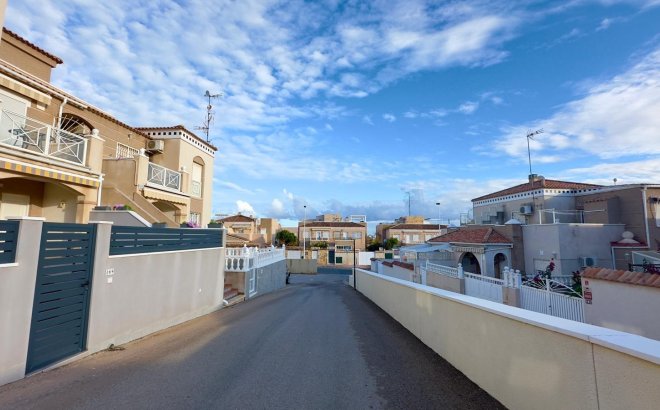 Resale - Bungalow -
Torrevieja - Torreblanca