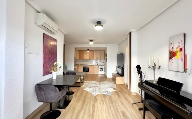 Resale - Bungalow -
Torrevieja - Torreblanca