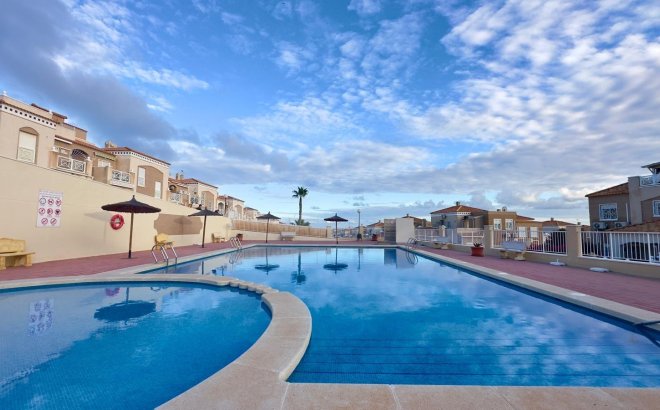 Resale - Bungalow -
Torrevieja - Torreblanca