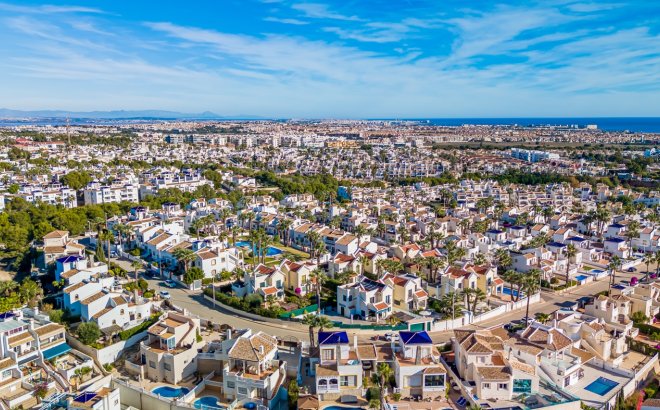 Resale - Villa -
Orihuela Costa - Costa Blanca