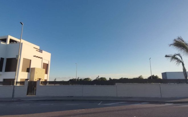 Resale - Villa -
Los Montesinos