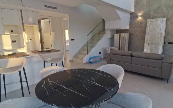 Resale - Villa -
Los Montesinos