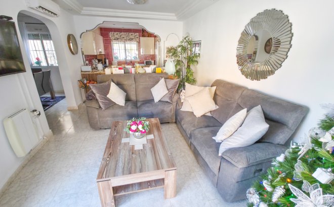 Resale - Villa -
Villamartin - Costa Blanca