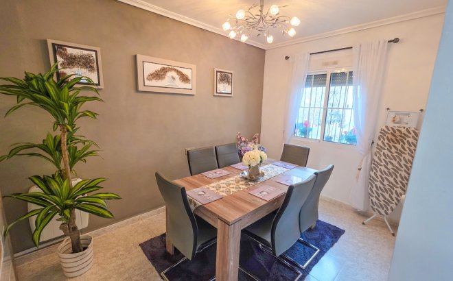 Resale - Villa -
Villamartin - Costa Blanca