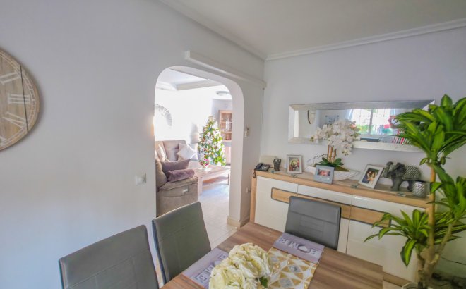 Resale - Villa -
Villamartin - Costa Blanca