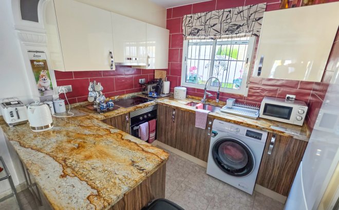 Resale - Villa -
Villamartin - Costa Blanca