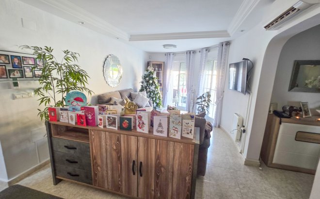 Resale - Villa -
Villamartin - Costa Blanca