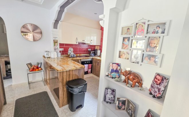 Resale - Villa -
Villamartin - Costa Blanca