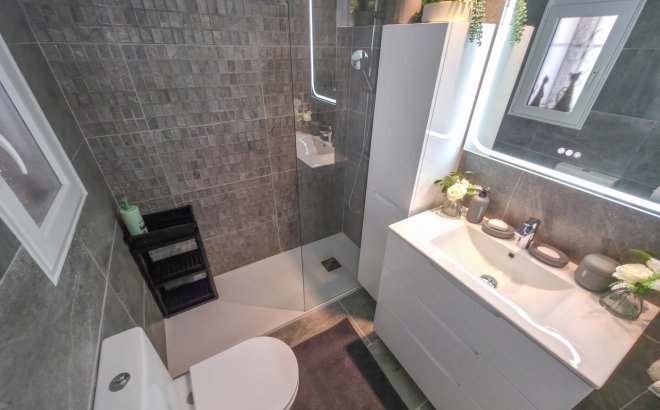 Resale - Villa -
Villamartin - Costa Blanca