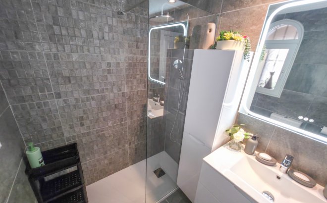 Resale - Villa -
Villamartin - Costa Blanca