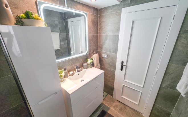 Resale - Villa -
Villamartin - Costa Blanca