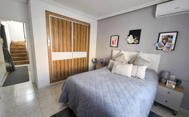 Resale - Villa -
Villamartin - Costa Blanca