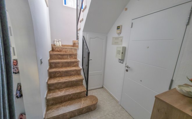 Resale - Villa -
Villamartin - Costa Blanca