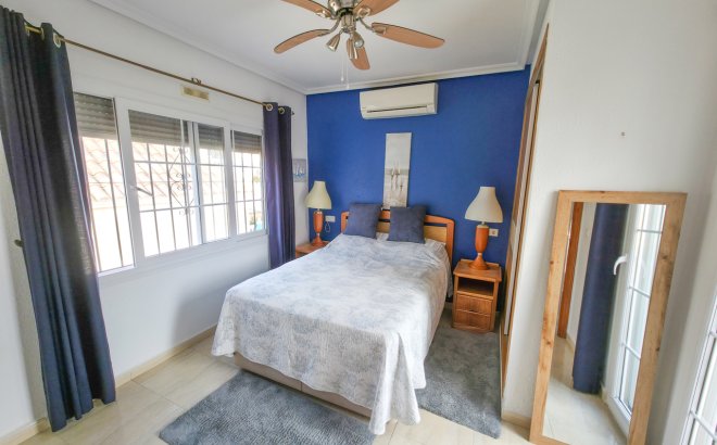 Resale - Villa -
Villamartin - Costa Blanca