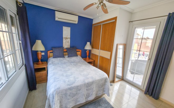 Resale - Villa -
Villamartin - Costa Blanca