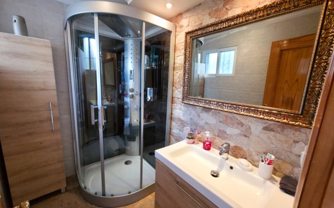 Resale - Villa -
Villamartin - Costa Blanca