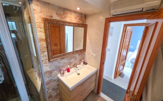 Resale - Villa -
Villamartin - Costa Blanca