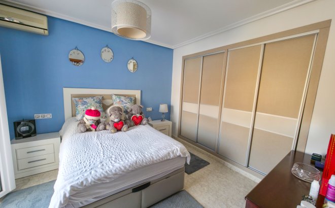 Resale - Villa -
Villamartin - Costa Blanca