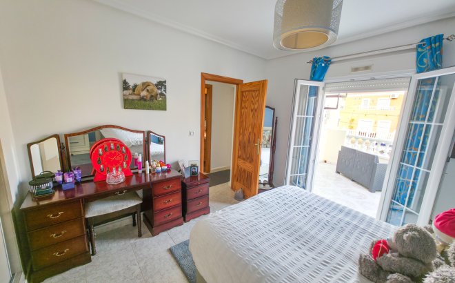 Resale - Villa -
Villamartin - Costa Blanca