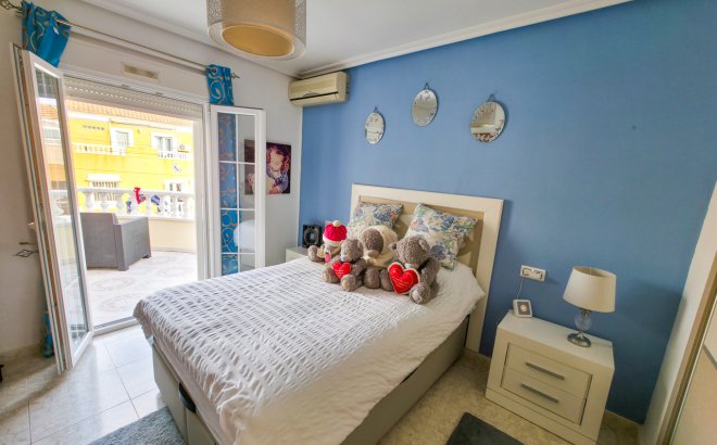 Resale - Villa -
Villamartin - Costa Blanca