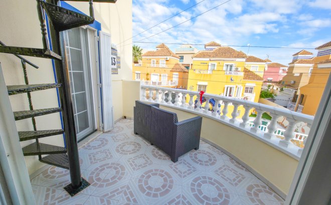 Resale - Villa -
Villamartin - Costa Blanca