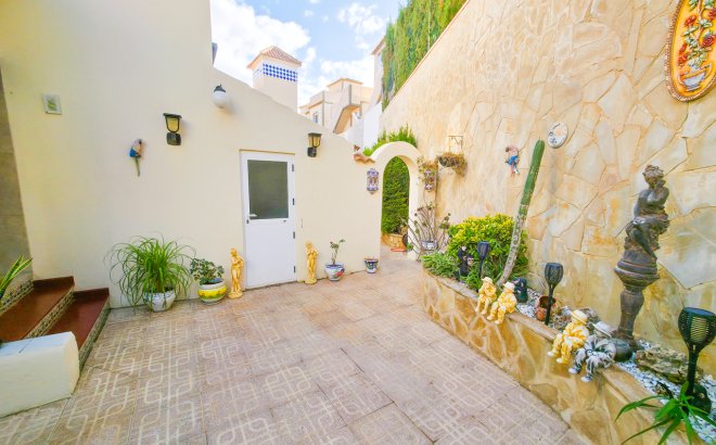 Resale - Villa -
Villamartin - Costa Blanca