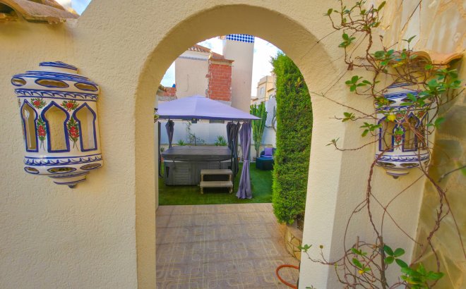 Resale - Villa -
Villamartin - Costa Blanca