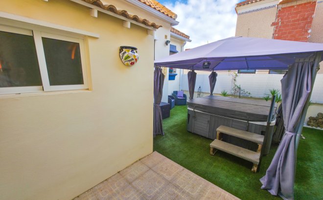 Resale - Villa -
Villamartin - Costa Blanca