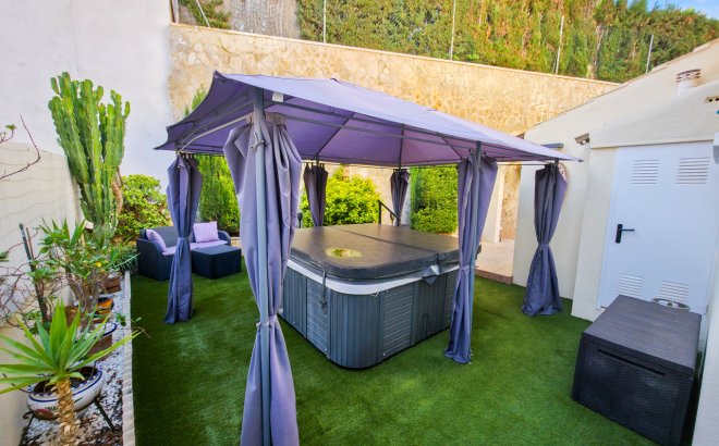 Resale - Villa -
Villamartin - Costa Blanca