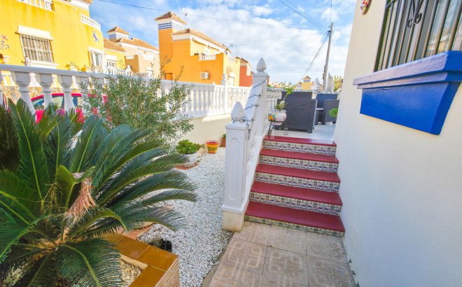Resale - Villa -
Villamartin - Costa Blanca