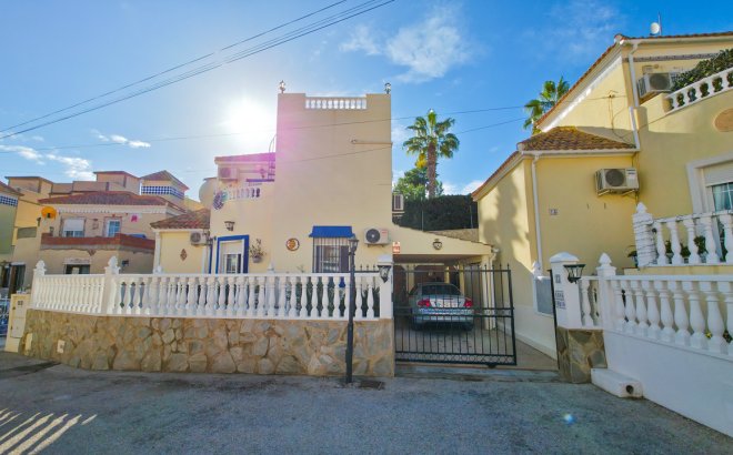 Resale - Villa -
Villamartin - Costa Blanca