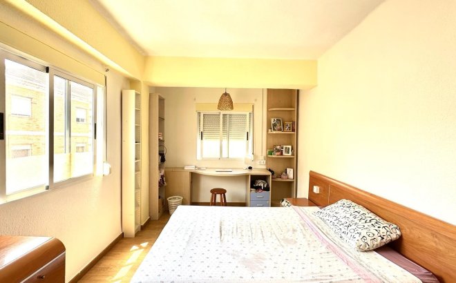 Resale - Apartment -
Torrevieja - Estacion De Autobuses