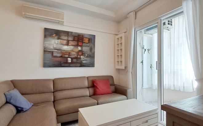 Herverkoop - Appartement -
Torrevieja - Playa del Cura