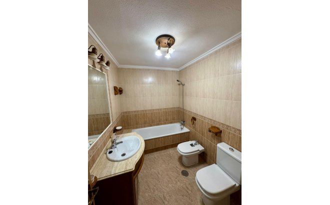 Resale - Apartment -
Torrevieja - Centro